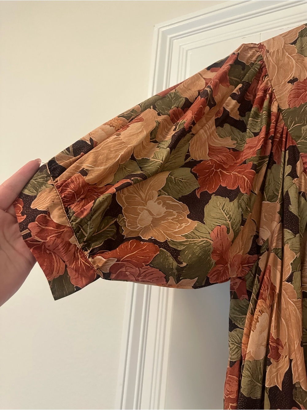 entro Fall Floral Puff-Sleeve Dress in Rust, Olive & Cream - Picture 2 of 8